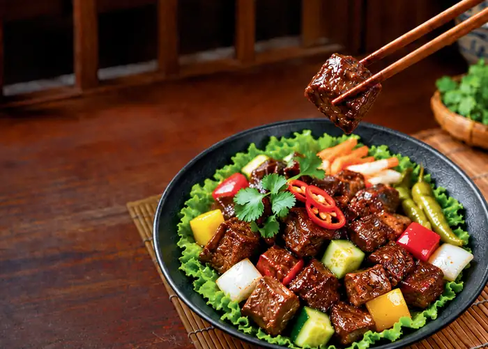 17. Bò lúc lắc · Kurz gebratenes Rindfleisch